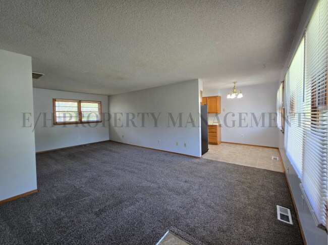 Building Photo - 2215 W Crawford St