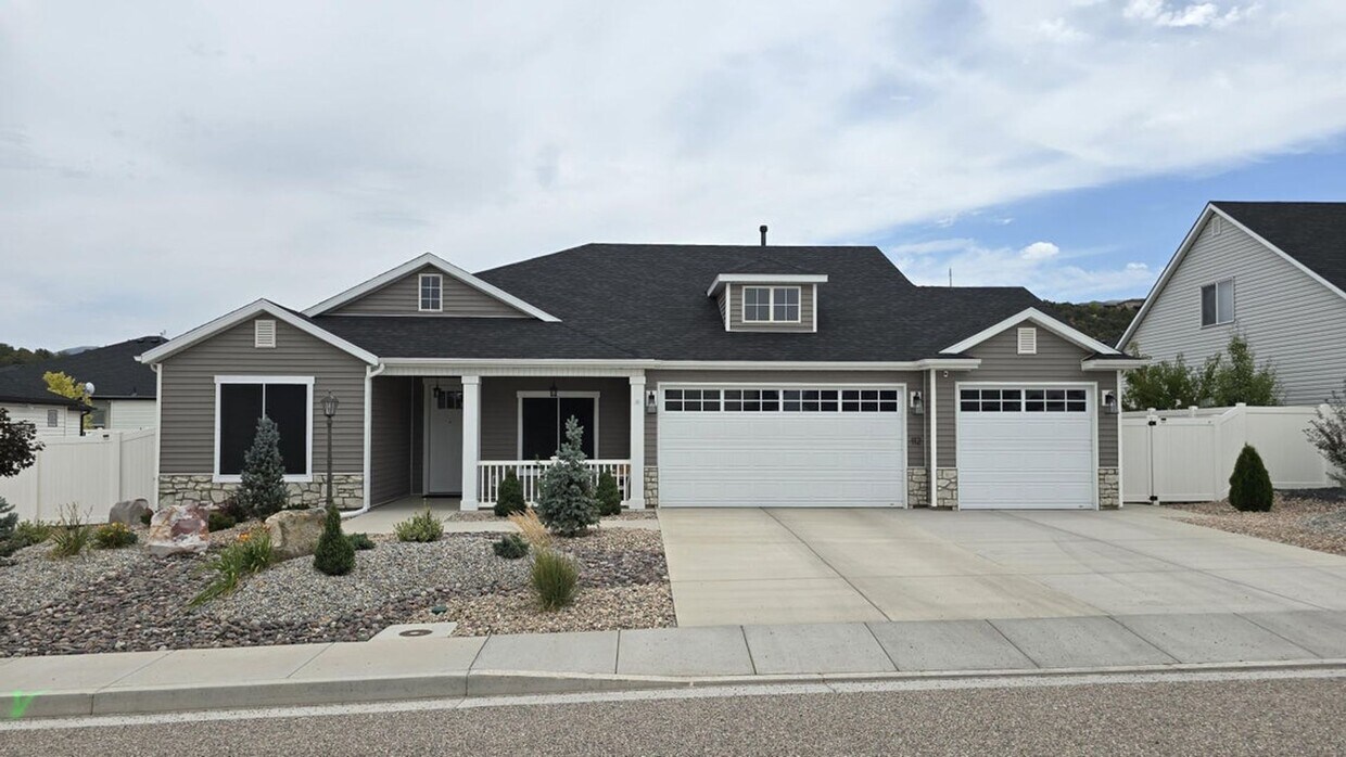Primary Photo - 3 bedroom - 2 bath Newer Single family in ...