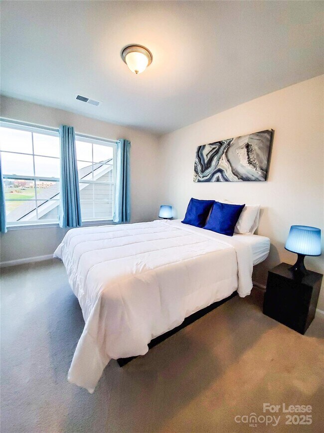 Foto del edificio - 6958 Walnut Branch Ln
