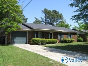 Building Photo - 604 Plum Dr SW