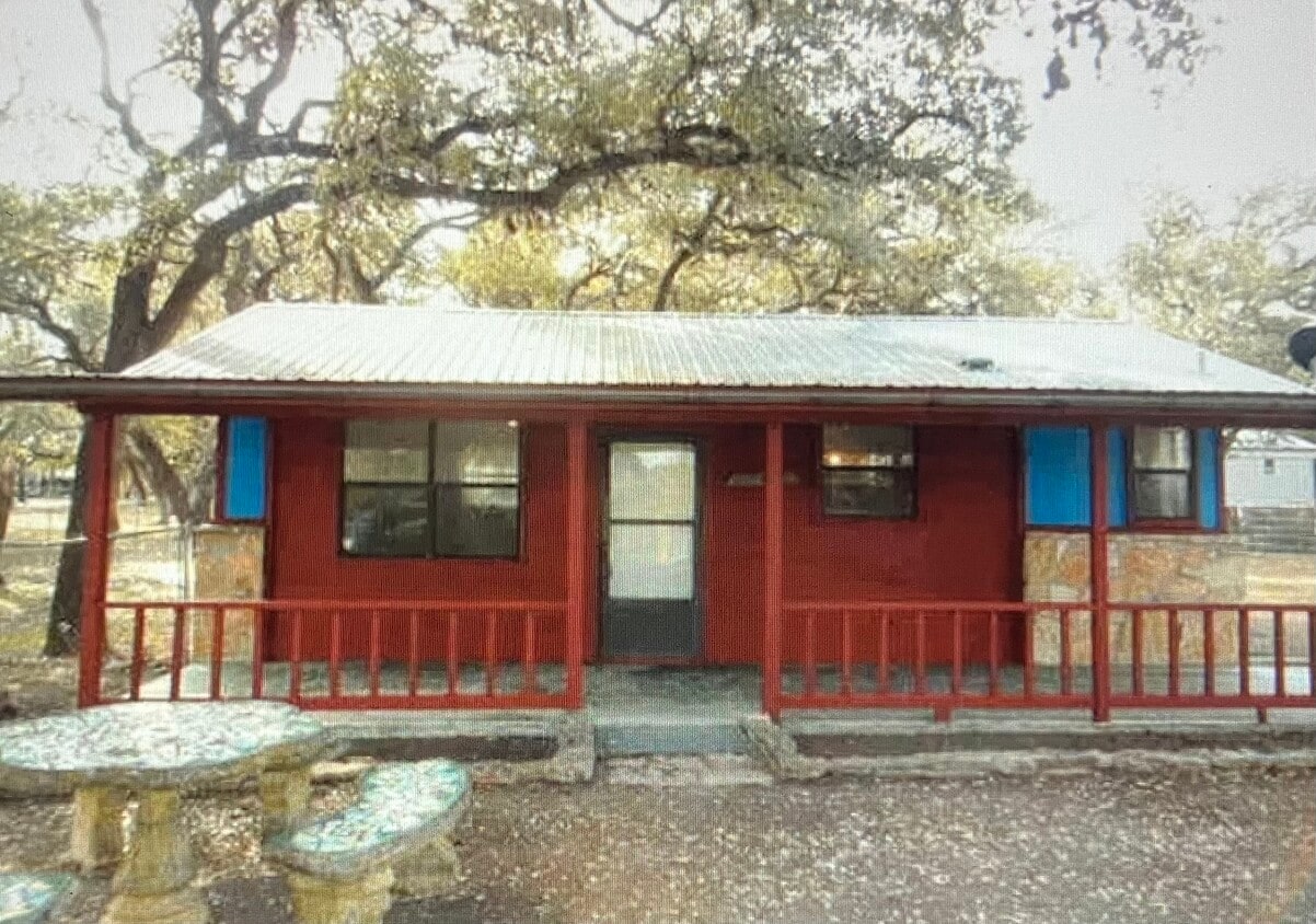 Primary Photo - 210 Moss Oak Rd