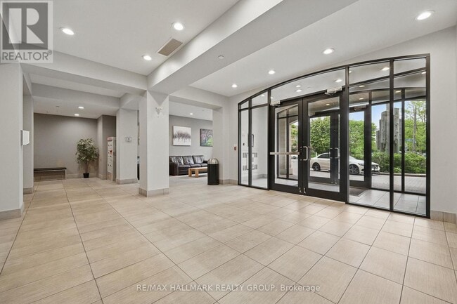 Building Photo - 808 Bronson Ave