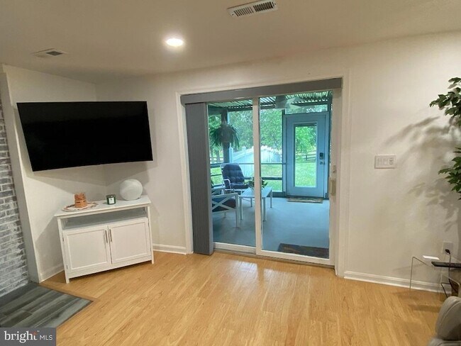 Foto del edificio - 14480 Woodstar Ct