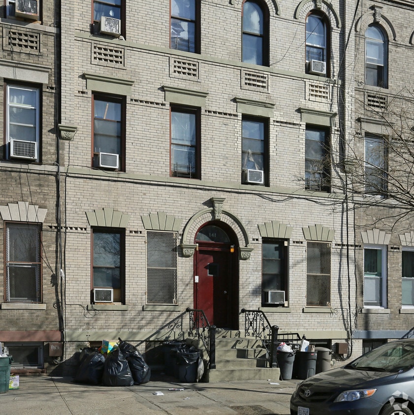 Building Photo - 141 Somers St