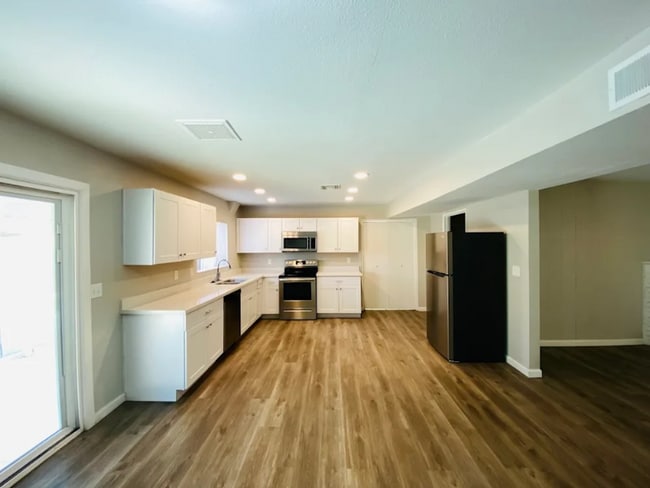 Foto del edificio - 2438 E Inverness Ave