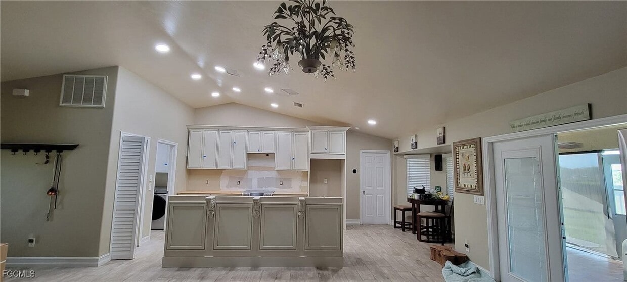 Foto principal - 4030 27th St SW