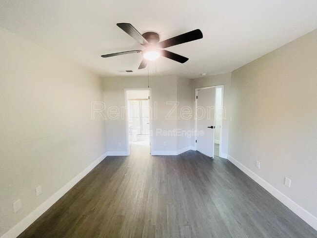 Building Photo - 423 El Portal Ct