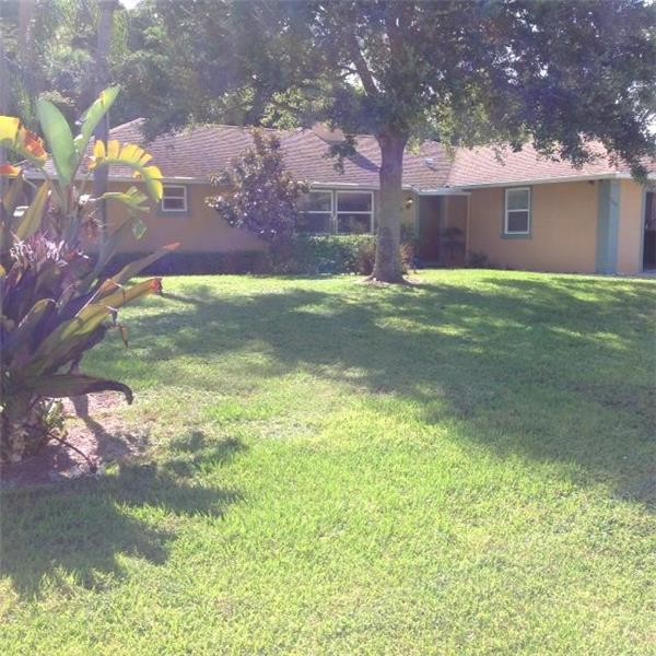 Building Photo - 904 Pompano Dr