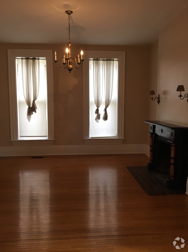 Building Photo - 302 Perrin Ave
