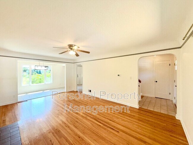 Foto del edificio - 4313 NE Valley View Ln