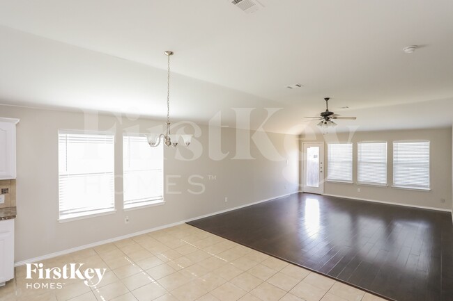 Foto del edificio - 517 Stone Crossing Ln