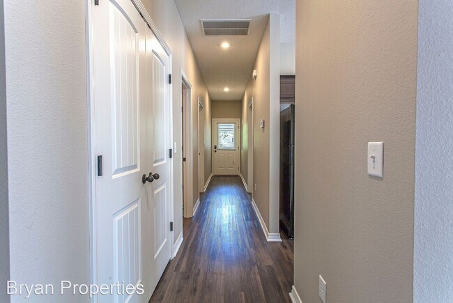 Building Photo - 3 br, 3 bath House - 1117 E. Latoka