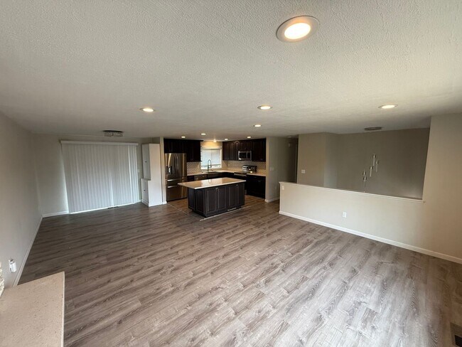 Foto del edificio - Tastefully Updated Kingsgate home!