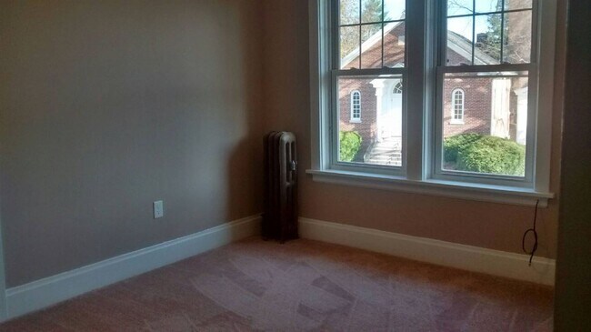 Building Photo - 3 br, 1 bath House - 215 E. EMAUS ST
