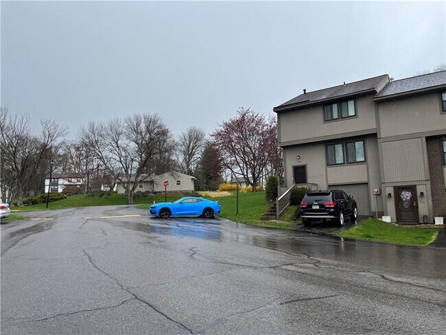 Foto del edificio - 331 Ridge Point Cir