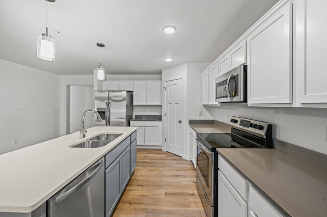 Building Photo - Willow Estates