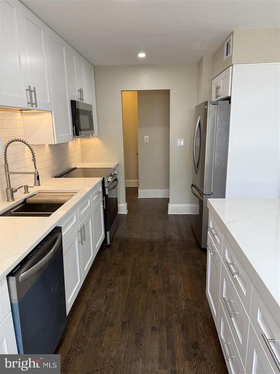 Foto del edificio - 7925 Gunston Woods Pl
