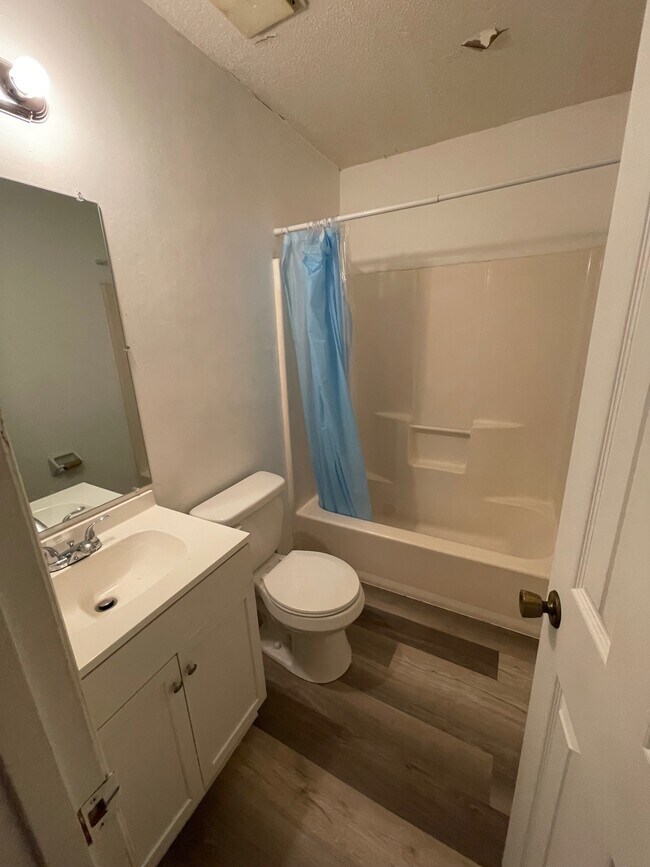Foto del edificio - 108 Kimeran Ln