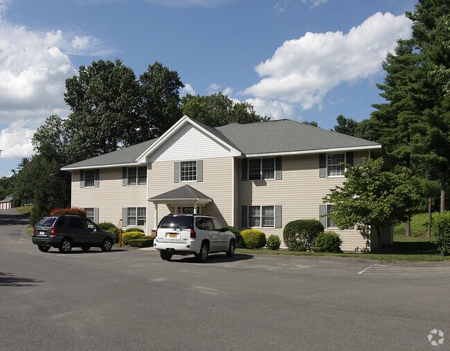 Oak Brook Commons Apartments Clifton Park, NY