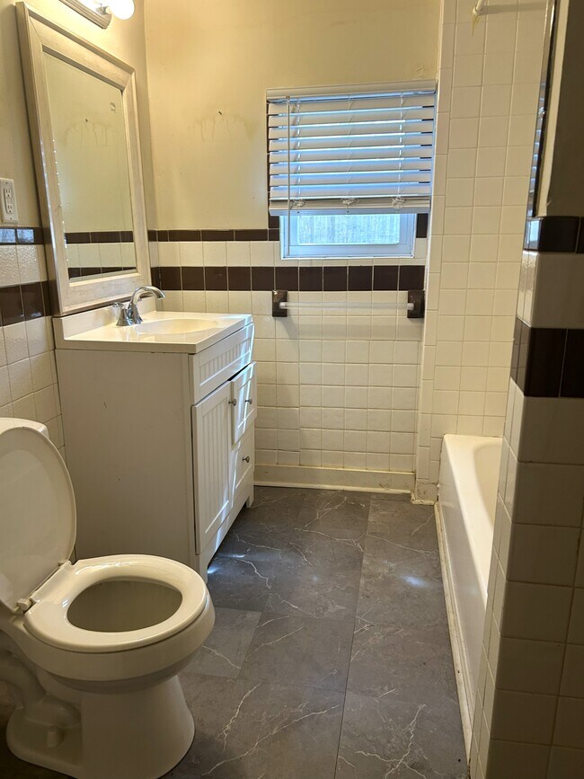 Foto del edificio - 2405 Bay St