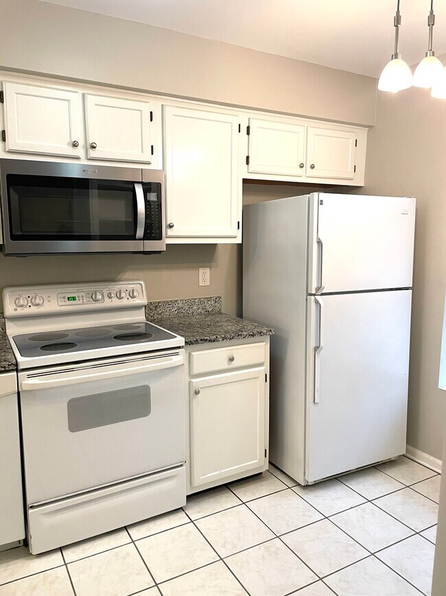 Kitchen - 704 Heritage Pkwy