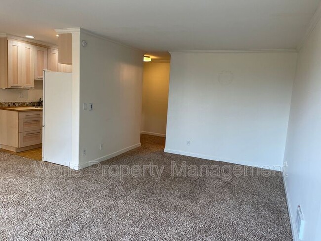Building Photo - 7060 Lincoln Park Way SW