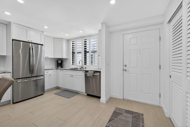 Building Photo - 840 Ocean Dr