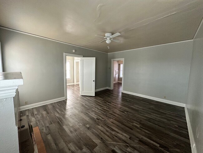 Foto del edificio - 216 W Oak Ave