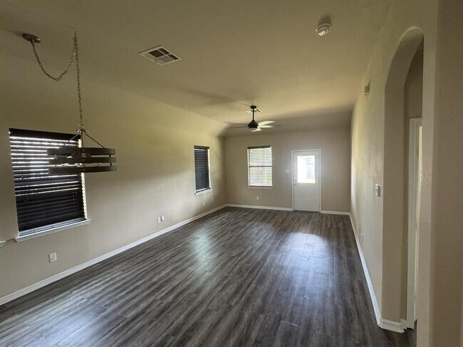 Foto del edificio - 296 Country Crossing Cir