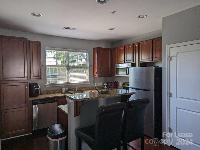 Foto del edificio - 1529 Walnut View Dr