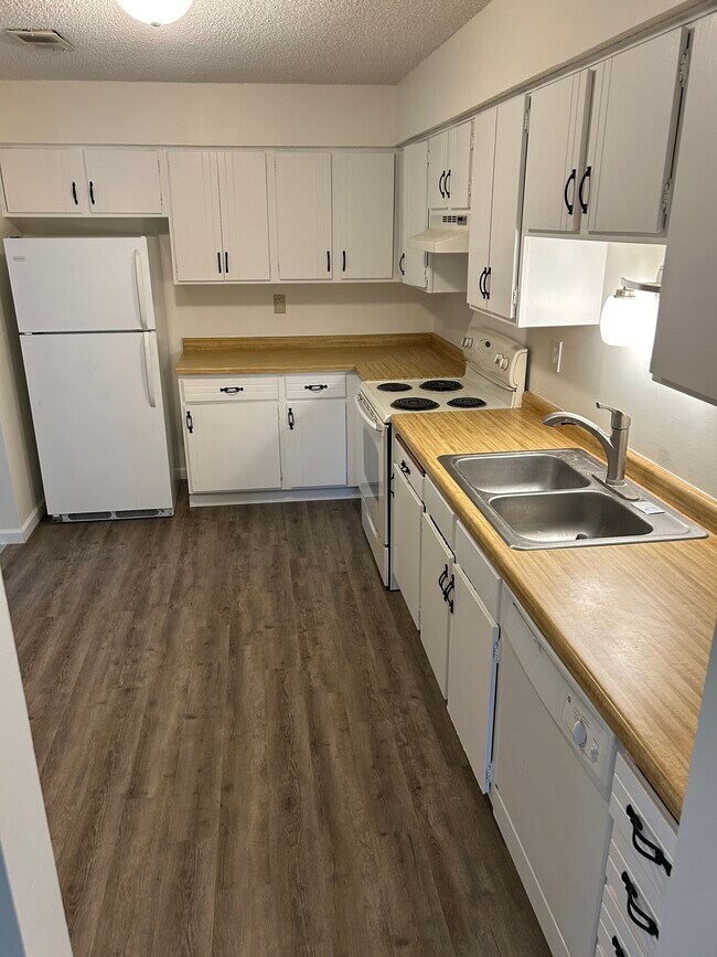 Cocina de la unidad 1 - 16075 Joplin Ave