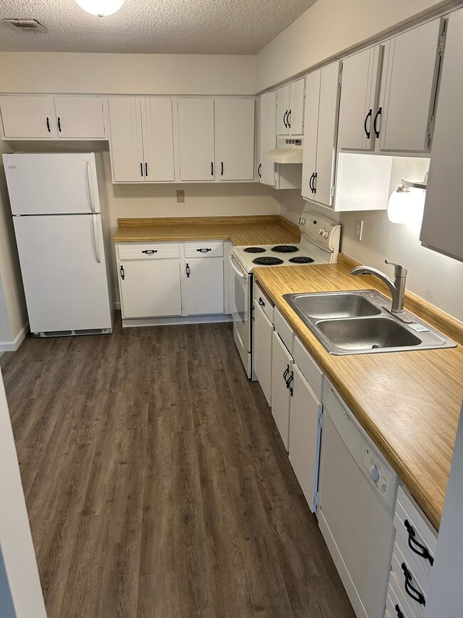 Unit 1 Kitchen - 16075 Joplin Ave