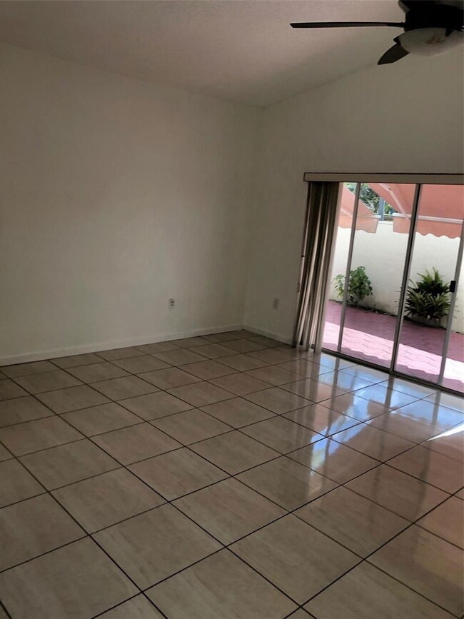 Foto del edificio - 6132 NW 181st Terrace Cir W