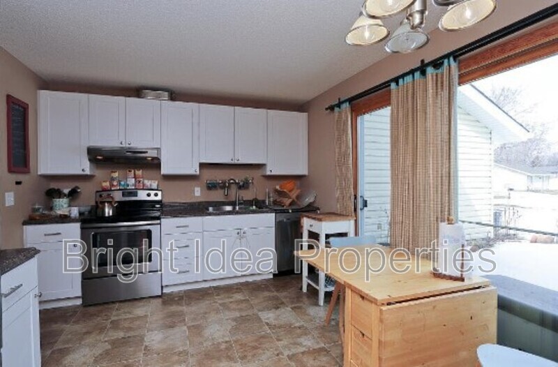 Foto del edificio - 525 Pleasure Creek Dr