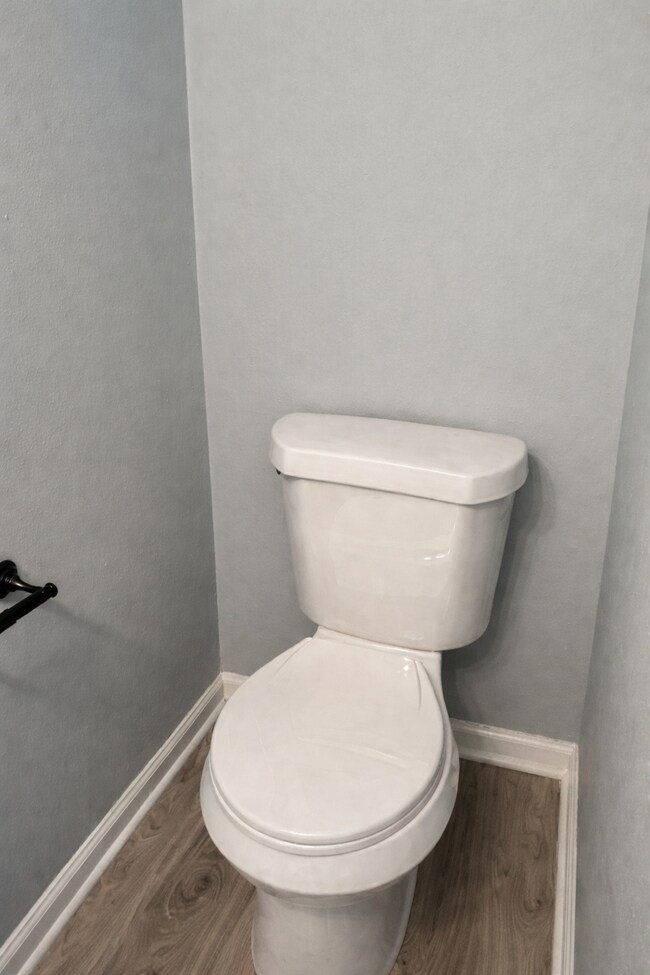Foto del edificio - Room in House on Browns Mill Trail