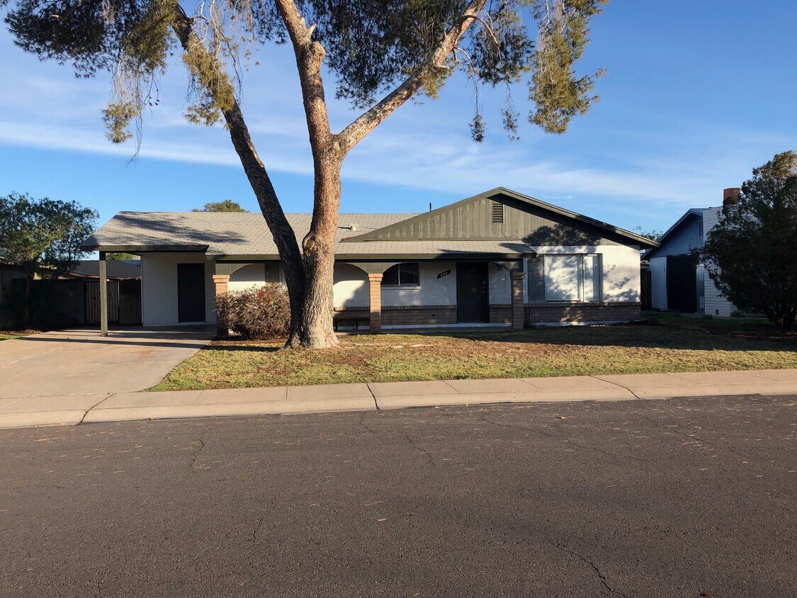 Primary Photo - 608 E Auburn Dr