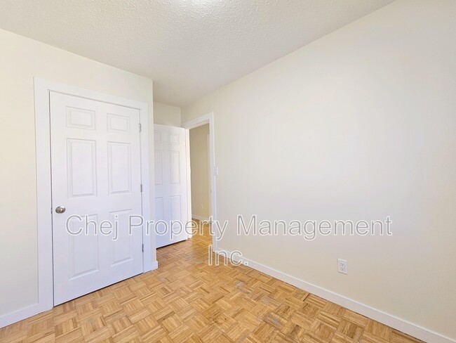 Building Photo - 140 Royal Terrace NW