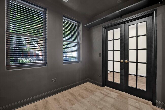 Foto del edificio - 2503 S Calumet Ave