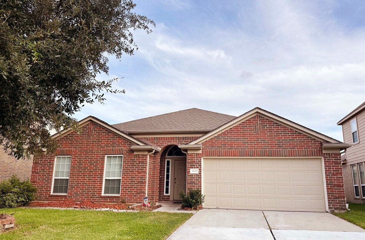 Foto principal - 4202 Wells Mark Dr