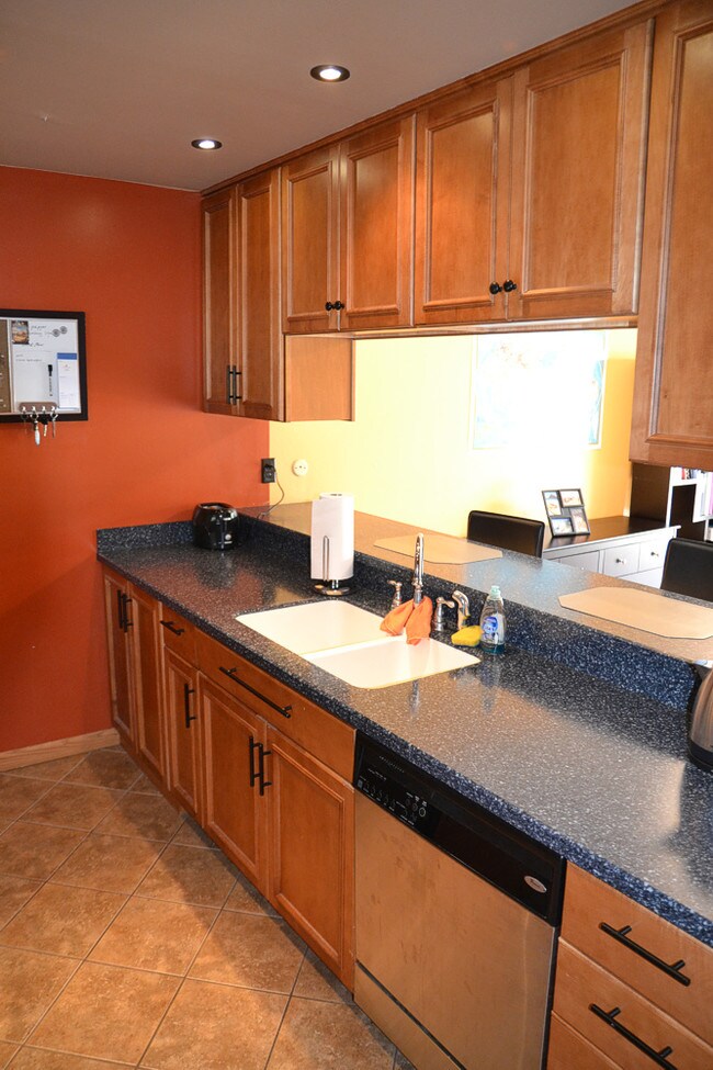 Kitchen - 444 Lunalilo Home Rd
