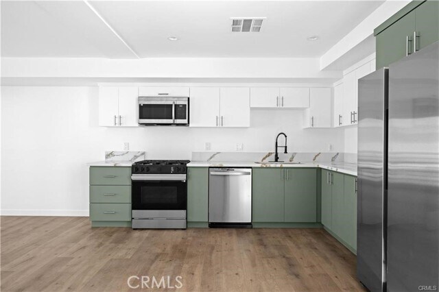 Foto del edificio - 6832 Hazeltine Ave