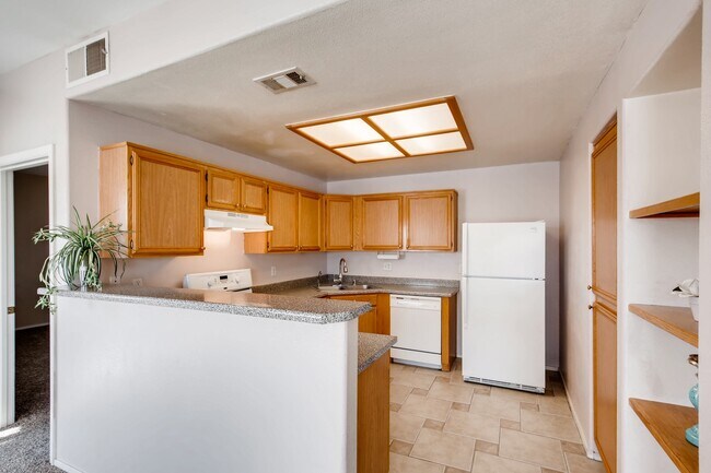 Building Photo - Stunning 2 BR in beautiful location
