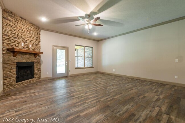 Building Photo - 1688 N Gregory Dr