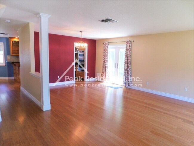 Foto del edificio - Very Nice 4bd/2.5ba Greenhaven Home With 2...