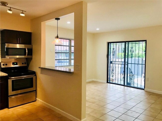 Foto del edificio - 521 NE 62nd St