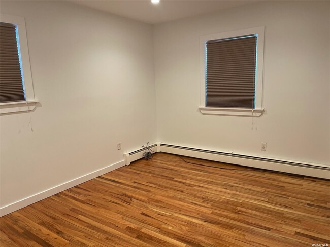 Building Photo - 49 Hallock Ave