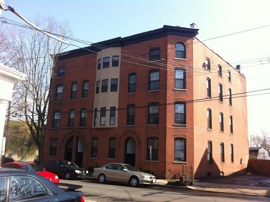 Building Photo - 2 Lyon St