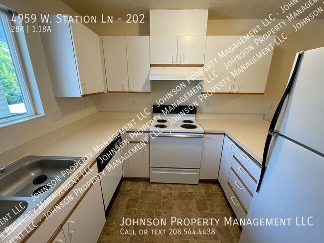 Building Photo - Upgraded 2BR Apartment with Central A/C an...
