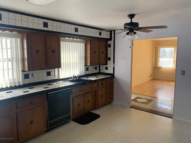 Foto del edificio - 476 Willow Rd W