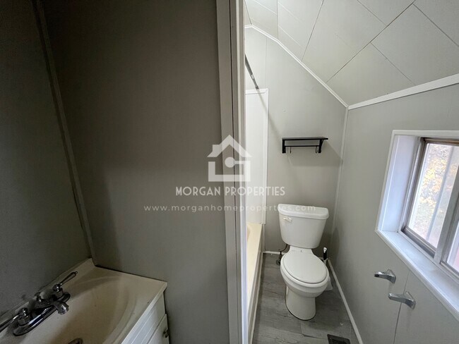 Foto del edificio - 1104 Thornburg St